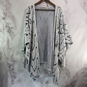 Snuggle Sac Wrap Gray White Air Feel Rocky Poncho Kimono Sweater